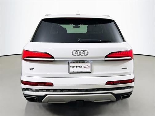 2025 Audi Q7 55 Premium Plus