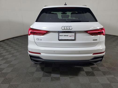 Arkona White 2024 Audi Q3 Premium 45 TFSI S line quattro Tiptronic