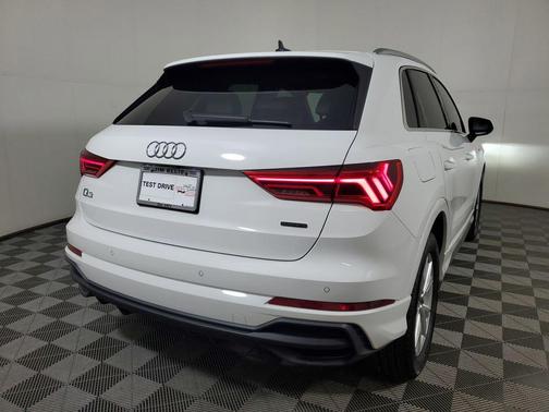 Arkona White 2024 Audi Q3 Premium 45 TFSI S line quattro Tiptronic