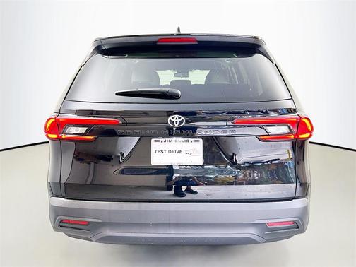 2025 Toyota Highlander LE