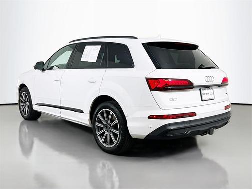2024 Audi Q7 45 Premium Plus