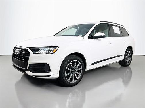 2024 Audi Q7 45 Premium Plus