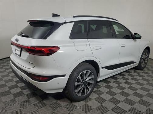 2025 Audi Q6 e-tron Premium Plus quattro