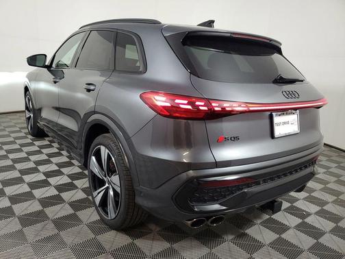 Daytona Gray Pearl Effect 2026 Audi SQ5 3.0T Premium Plus