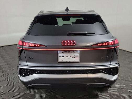 Daytona Gray Pearl Effect 2026 Audi Q3 TFSI quattro S tronic