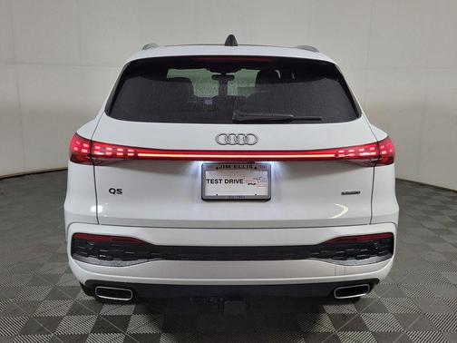 Glacier White Metallic 2026 Audi Q5 Premium TFSI quattro S tronic