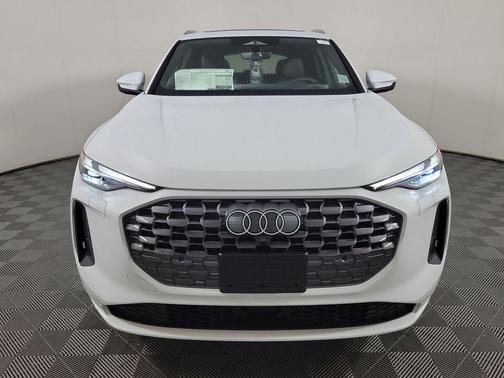 Glacier White Metallic 2026 Audi Q5 Premium TFSI quattro S tronic