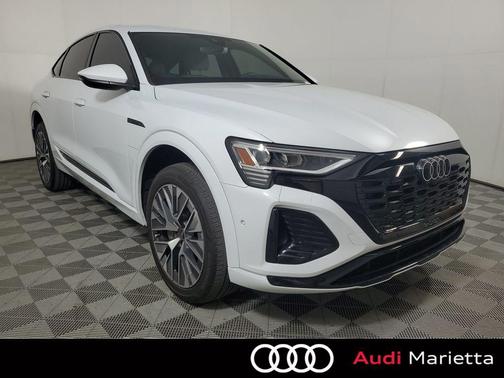Glacier White Metallic 2024 Audi Q8 e-tron Premium Plus