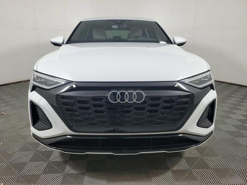 Glacier White Metallic 2024 Audi Q8 e-tron Premium Plus