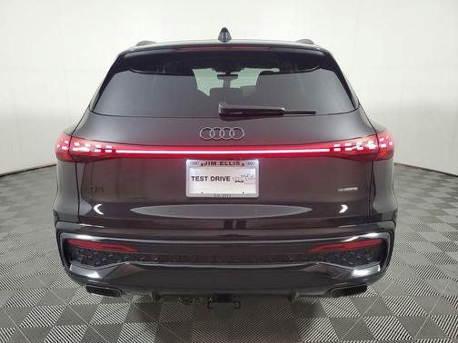 Mythos Black Metallic 2026 Audi Q5 Premium Plus TFSI quattro S tronic