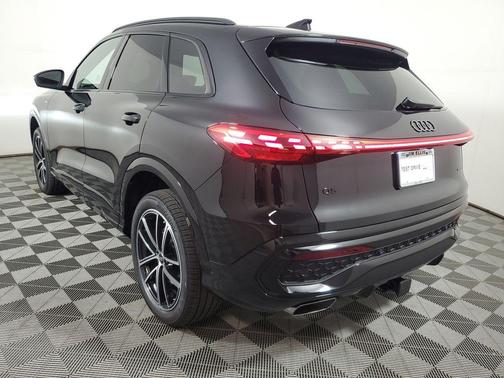 Mythos Black Metallic 2026 Audi Q5 Premium Plus TFSI quattro S tronic