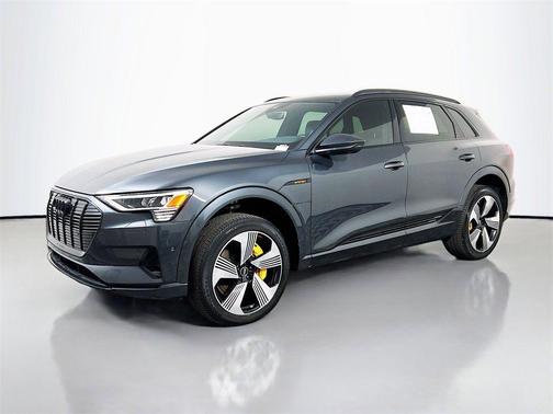2022 Audi e-tron Premium Plus