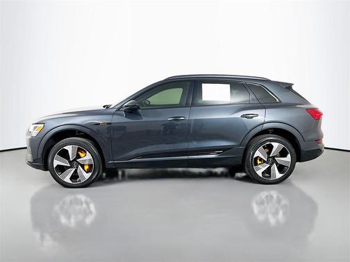 2022 Audi e-tron Premium Plus