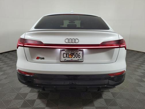 2024 Audi Q8 e-tron Premium Plus