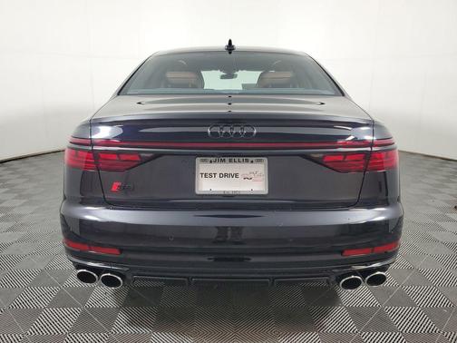 Sebring Black Crystal Effect 2026 Audi S8 4.0T