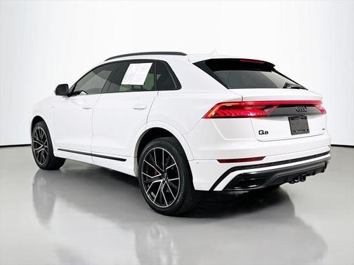 2022 Audi Q8 55 Premium Plus