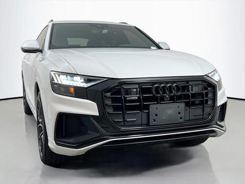 2022 Audi Q8 55 Premium Plus