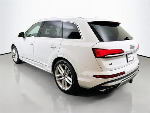 2025 Audi Q7 55 Premium Plus