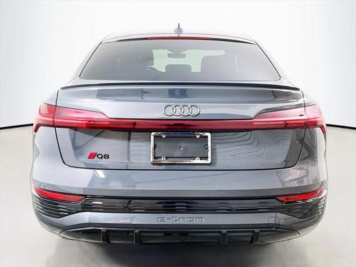 2024 Audi Q8 e-tron Prestige
