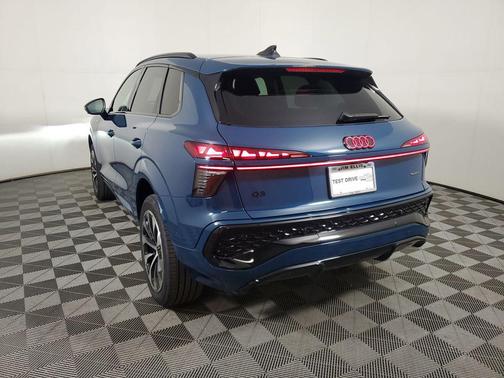 Malpelo Blue Metallic 2026 Audi Q3 TFSI quattro S tronic