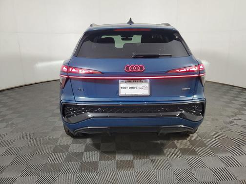Malpelo Blue Metallic 2026 Audi Q3 TFSI quattro S tronic