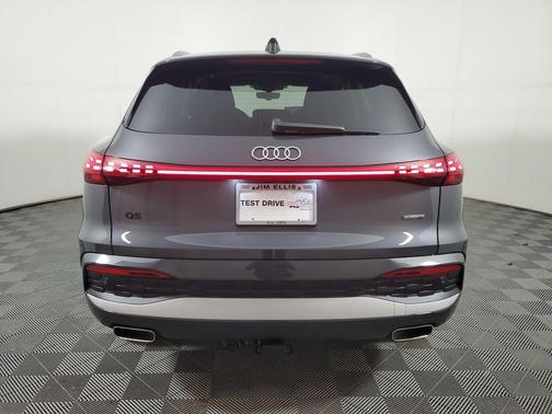 Tambora Gray Metallic 2026 Audi Q5 Premium Plus TFSI quattro S tronic