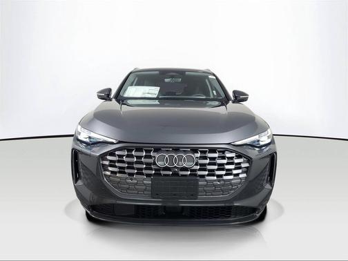 Tambora Gray Metallic 2026 Audi Q5 Premium Plus TFSI quattro S tronic
