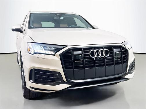 2024 Audi Q7 45 Premium Plus