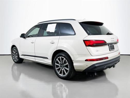 2024 Audi Q7 45 Premium Plus