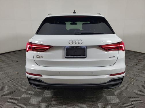 2024 Audi Q3 Premium 45 TFSI S line quattro Tiptronic