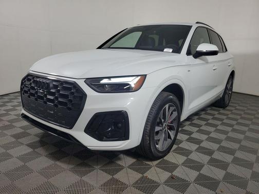 Glacier White Metallic 2024 Audi Q5 45 S line Premium Plus