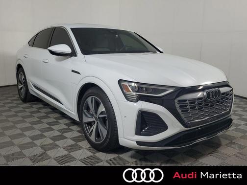 Glacier White Metallic 2024 Audi Q8 e-tron Premium Plus