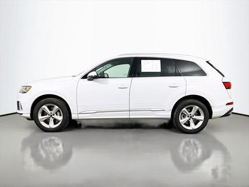 2022 Audi Q7 45 Premium Plus