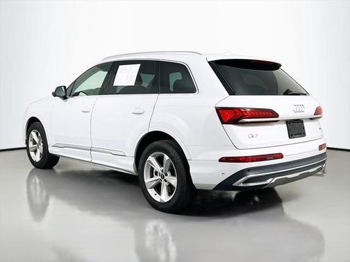 2022 Audi Q7 45 Premium Plus