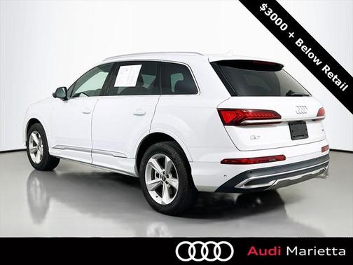 2022 Audi Q7 45 Premium Plus