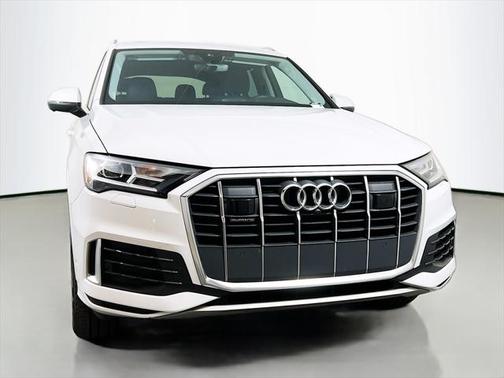 2022 Audi Q7 45 Premium Plus