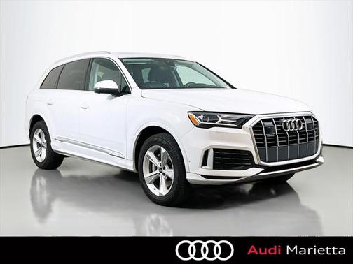 2022 Audi Q7 45 Premium Plus