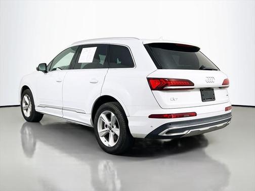 2022 Audi Q7 45 Premium Plus