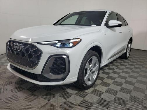 Glacier White Metallic 2025 Audi Q5 Premium Plus TFSI quattro S tronic