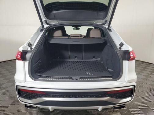 Glacier White Metallic 2025 Audi Q5 Premium Plus TFSI quattro S tronic