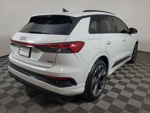 2024 Audi Q4 e-tron Premium Plus 55 quattro