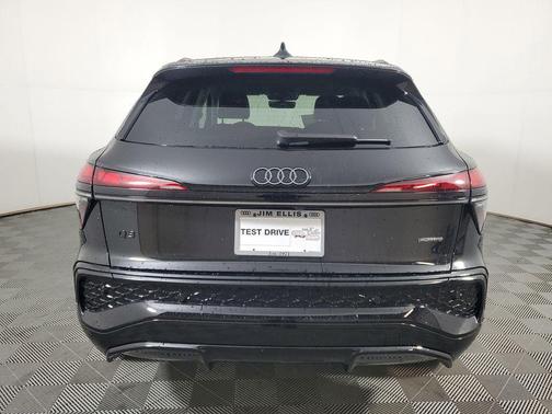 Mythos Black Metallic 2026 Audi Q3 TFSI quattro S tronic