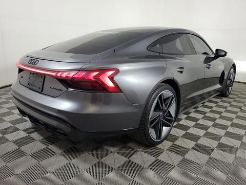 Daytona Gray Pearl Effect 2024 Audi RS e-tron GT quattro