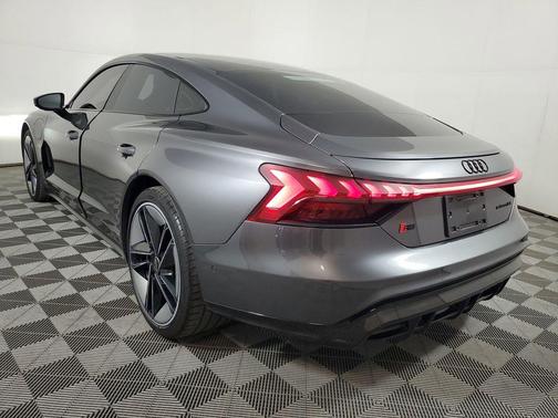 Daytona Gray Pearl Effect 2024 Audi RS e-tron GT quattro