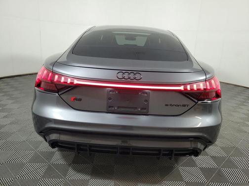 Daytona Gray Pearl Effect 2024 Audi RS e-tron GT quattro