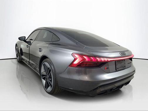 Daytona Gray Pearl Effect 2024 Audi RS e-tron GT quattro