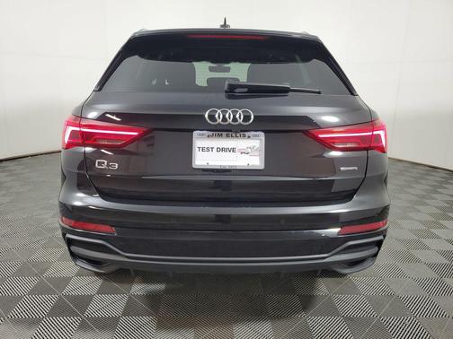 Mythos Black Metallic 2024 Audi Q3 Premium 45 TFSI S line quattro Tiptronic