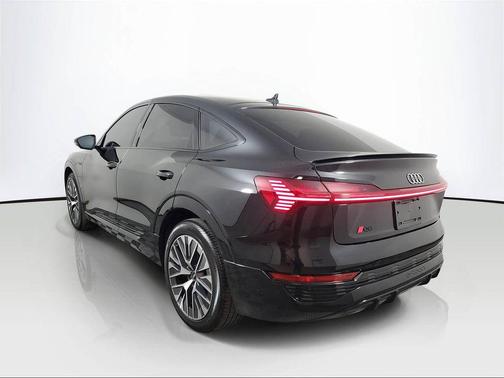 2024 Audi Q8 e-tron Premium Plus