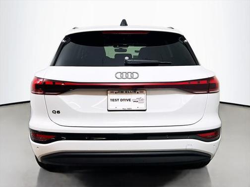 2025 Audi Q6 e-tron Premium Plus quattro