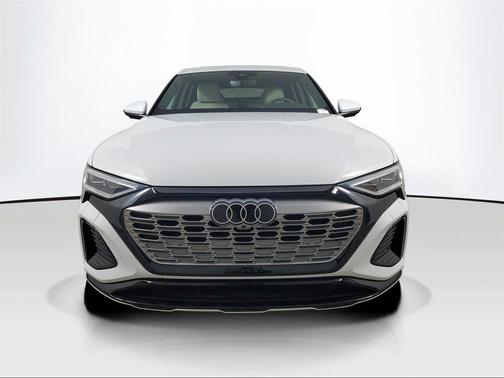 Glacier White Metallic 2024 Audi Q8 e-tron Premium Plus